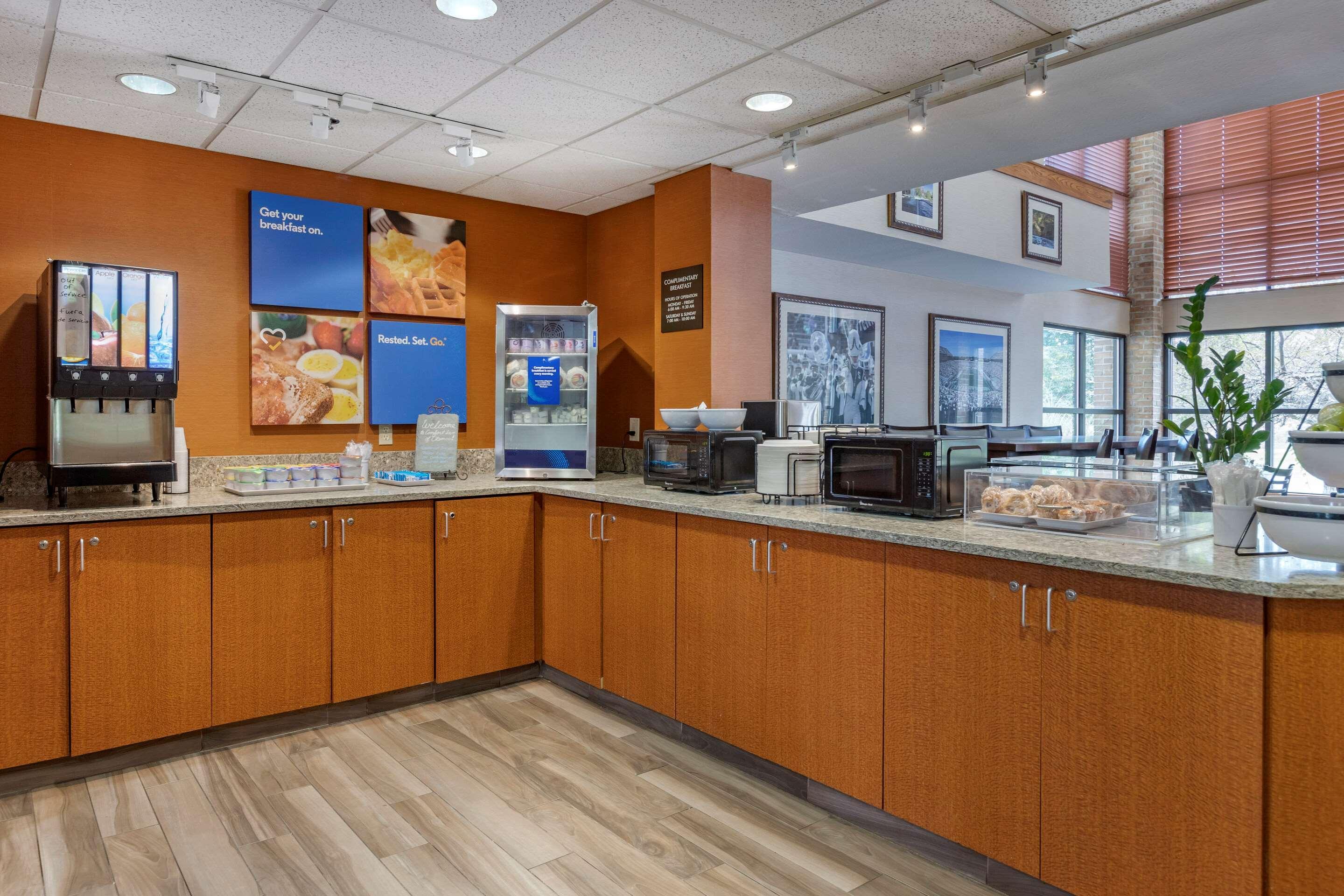 Comfort Inn Okemos - East Lansing מראה חיצוני תמונה