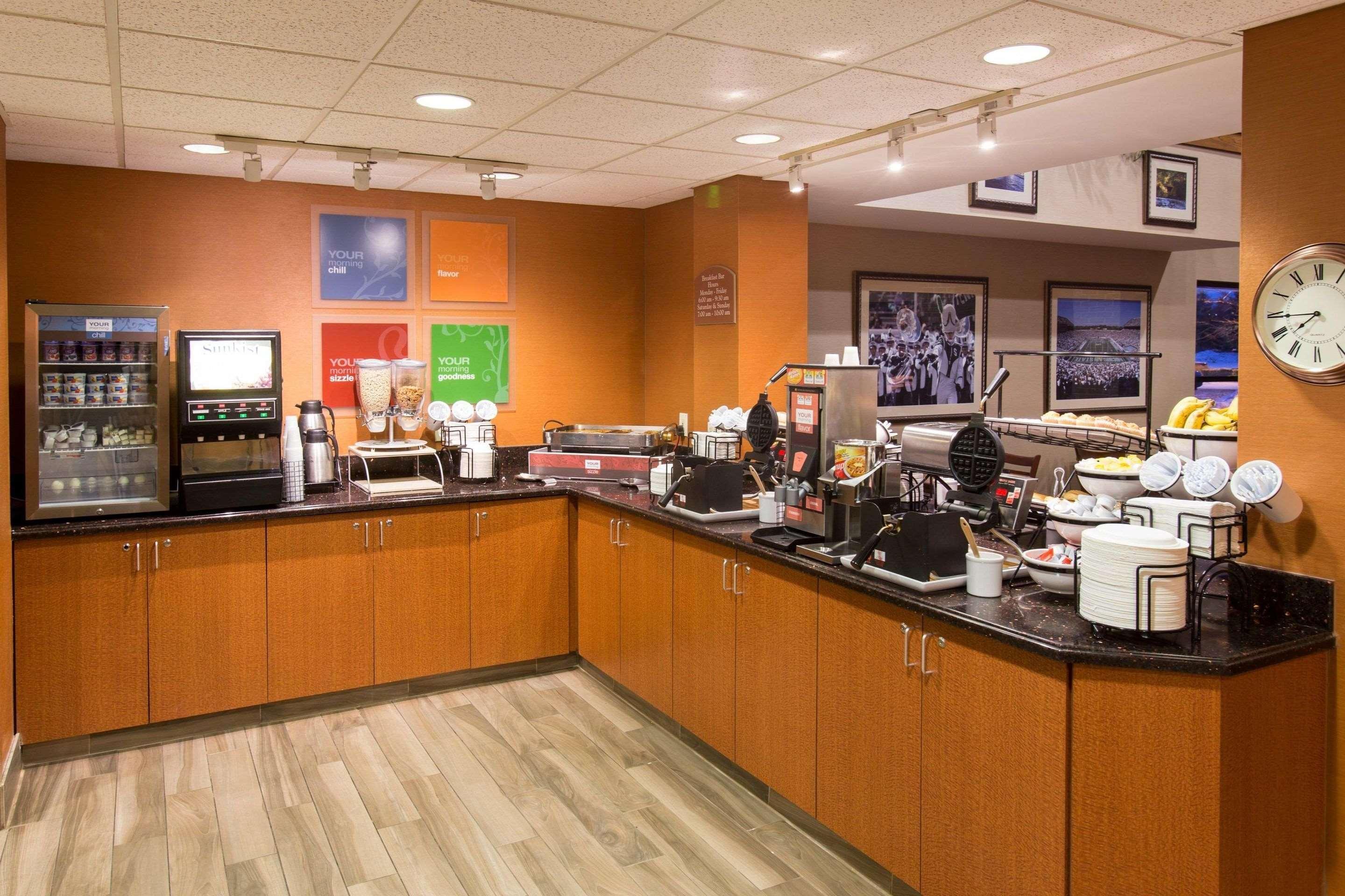 Comfort Inn Okemos - East Lansing מראה חיצוני תמונה