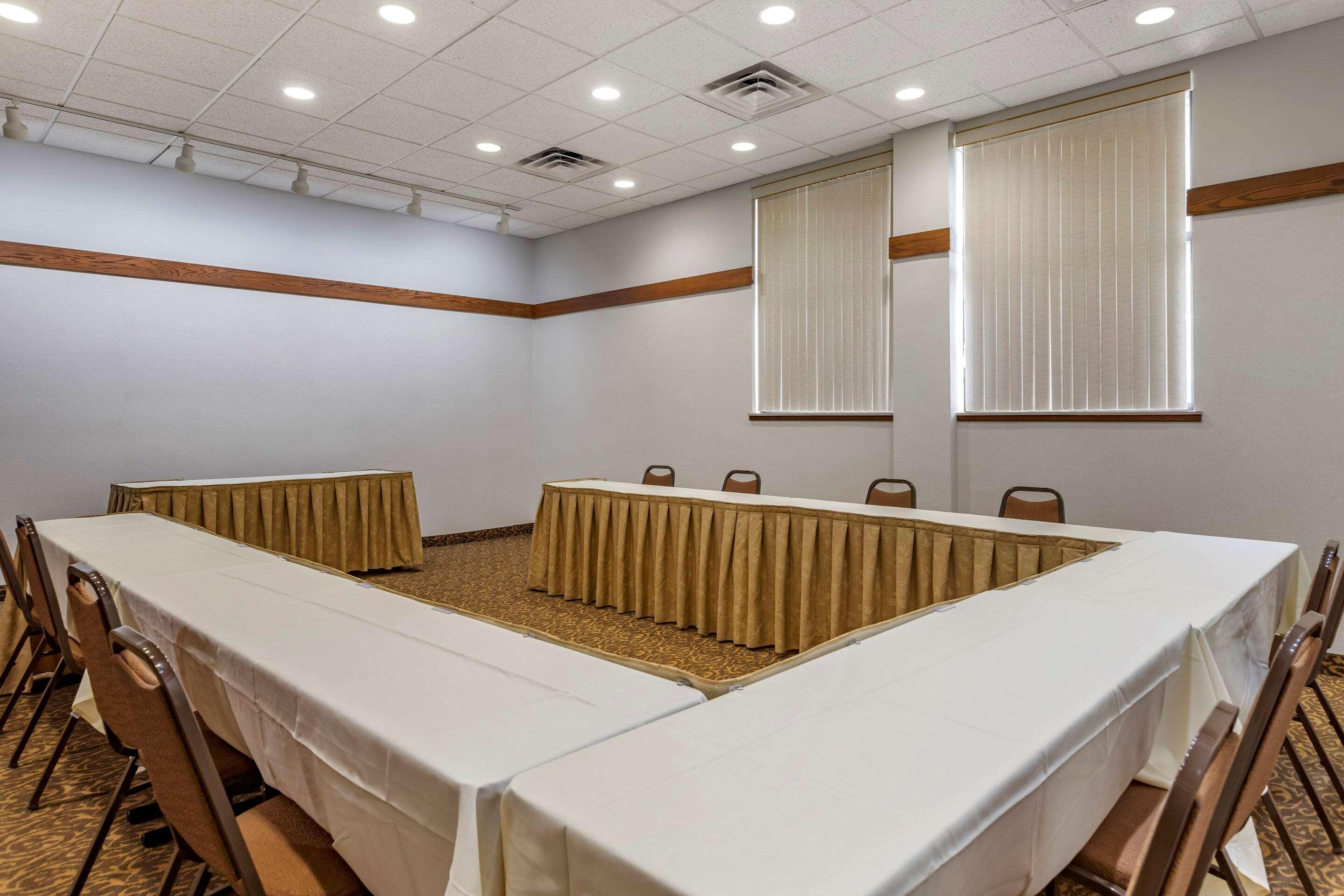 Comfort Inn Okemos - East Lansing מראה חיצוני תמונה