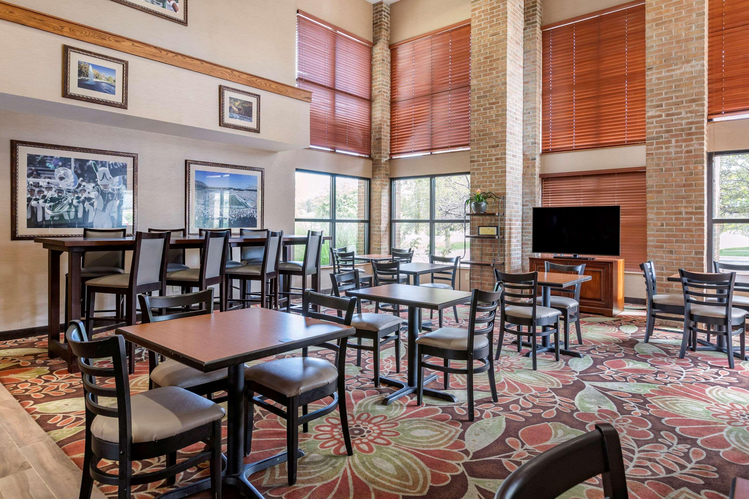 Comfort Inn Okemos - East Lansing מראה חיצוני תמונה